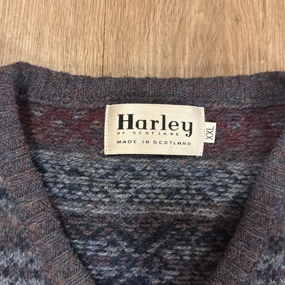 Vintage Harley of Scotland 100% wool jaquard v neck sweater - Picture 4 of 5